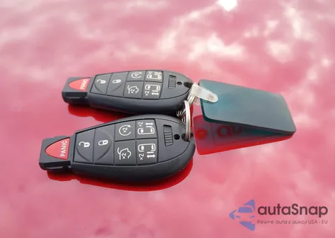 2013 Chrysler Town & Country Touring-L из США, поврежденный, VIN 2C4RC1CG6DR802139